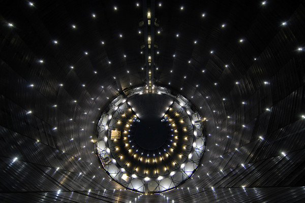 Aufblick auf die Manege des Gasometers