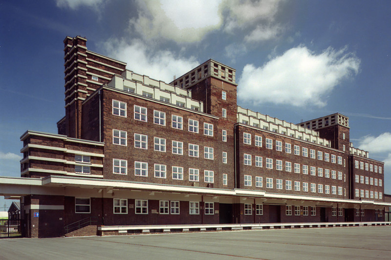 Außenansicht des Peter-Behrens-Baus in Oberhausen, Neue Mitte.